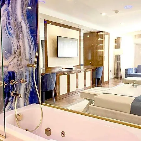 Ahc Old Hotel 4*
