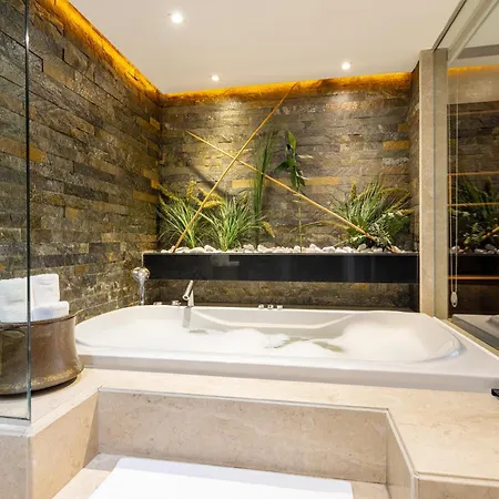 Ahc Old Hotel 4*